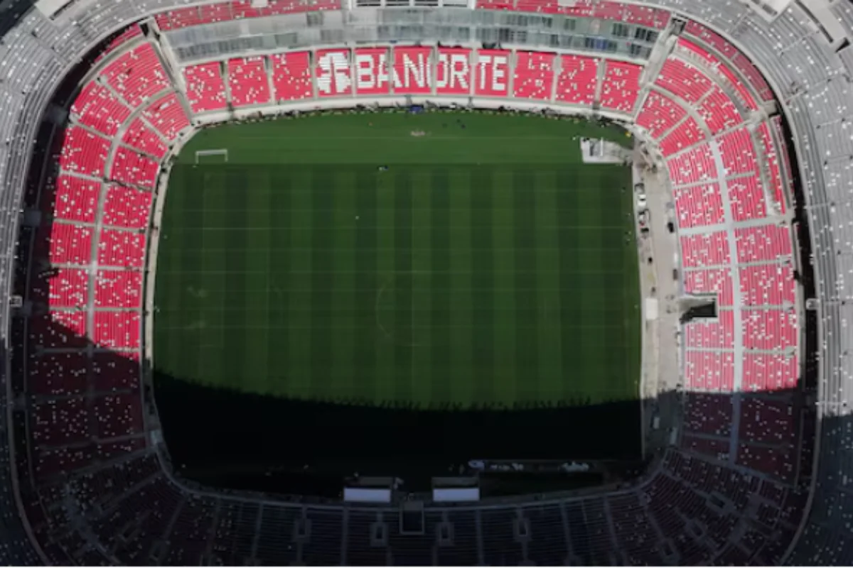 A zarkeş futbol matçından əvvəl stadionda ölüb