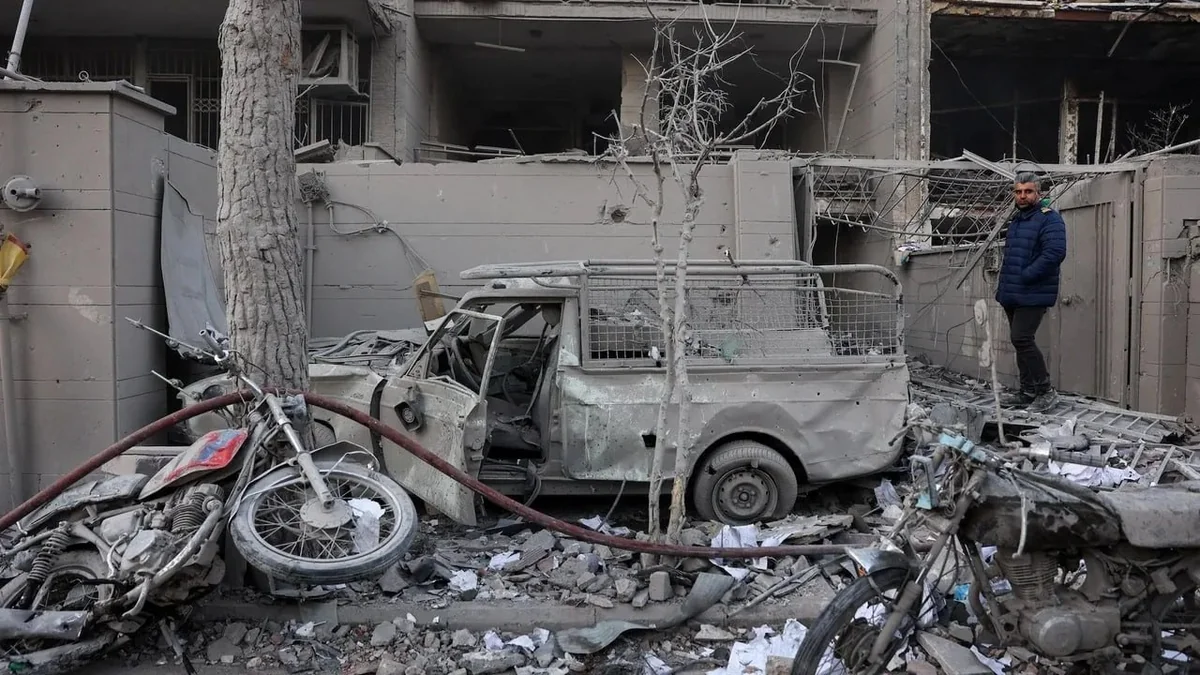 ABŞ və İsrailin Hərbi Hava Qüvvələri İranın Şiraz şəhərində yaşayış məntəqəsini bombalayıb.