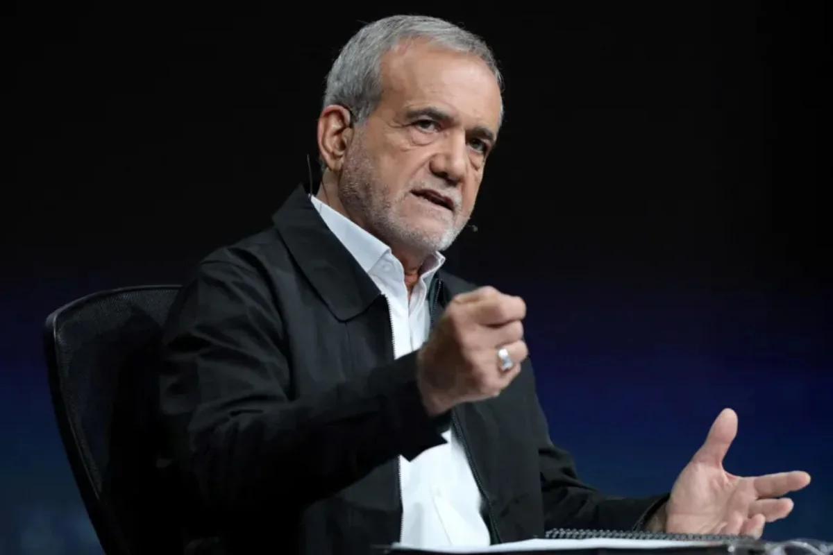 Pezeşkian: “İranlılar gücə tabe olmurlar”