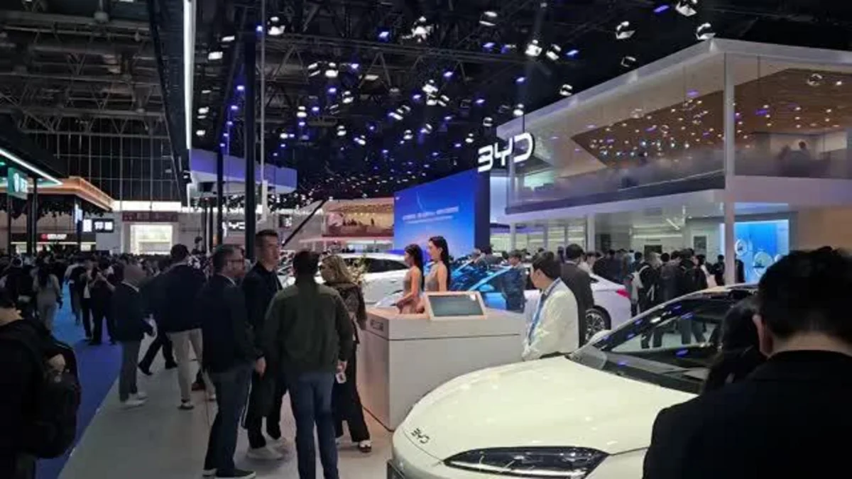 Pekində dünyanın ən böyük avtomobil sərgisi açılıb