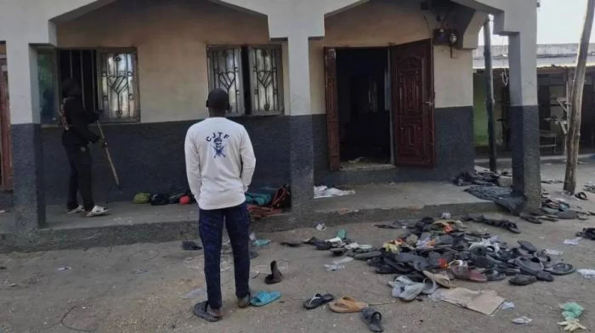 Nigeriyada bazara hava zərbəsi endirilib, yüzlərlə insan ölüb