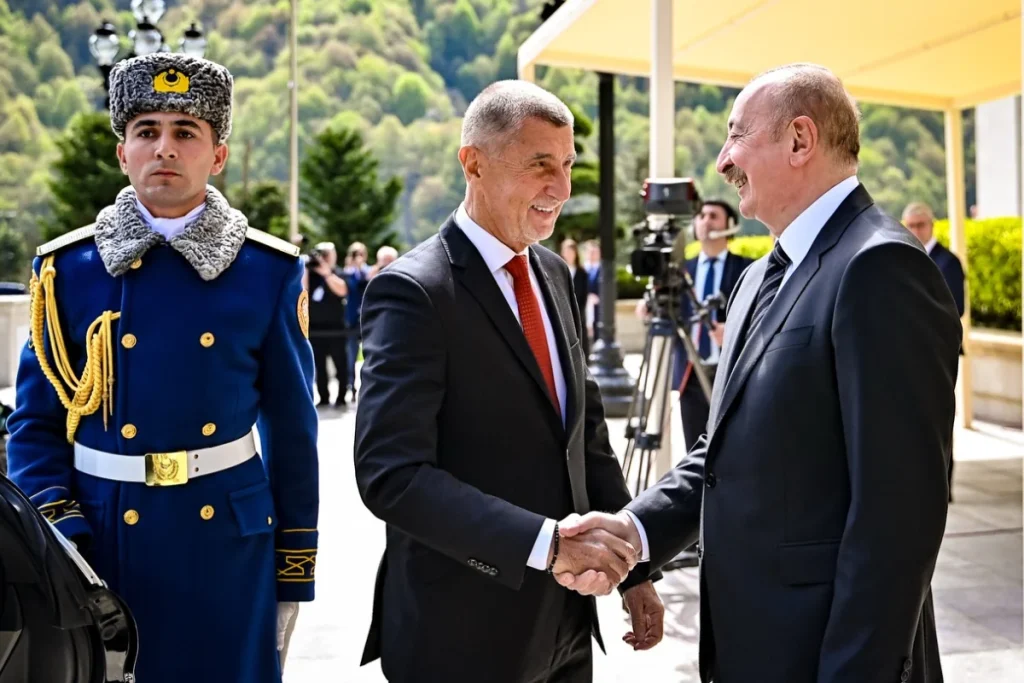 uvao0b17aw9fB74bntouOoDepEdxB5sfoytAg0YI_1200