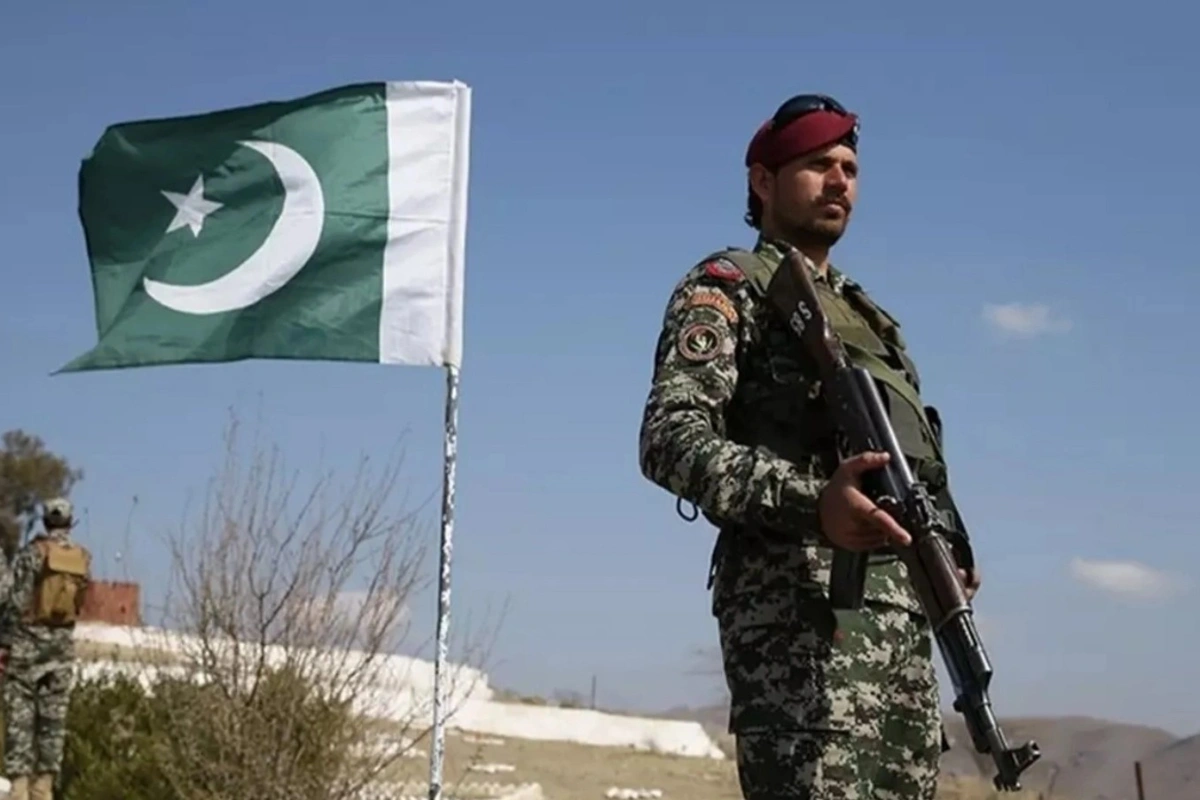 Pakistan hərbçiləri Hindistanla əlaqəli 17 döyüşçünü məhv ediblər